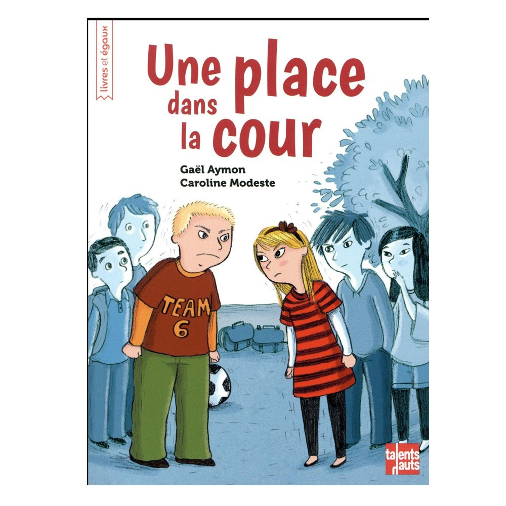 Une place dans la cour - Gaël Aymon, Caroline Modeste