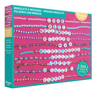 Un coffret avec des perles lettres et des perles de rocaille